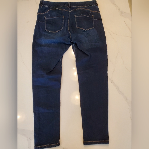 Suko Jeans Pull-On Dark Wash Stretchy Jeans - Picture 5 of 6